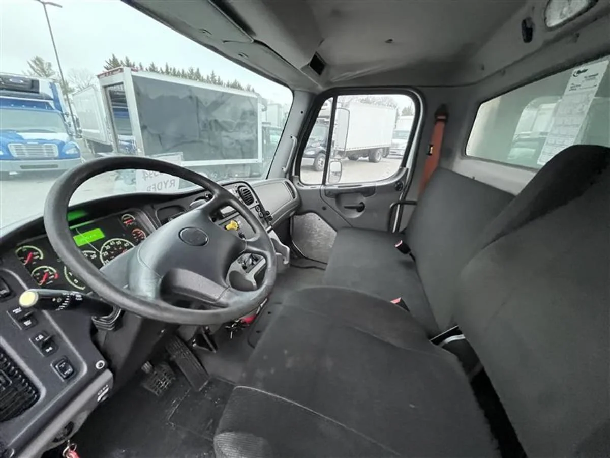 2018 Freightliner M2 106 - image 8