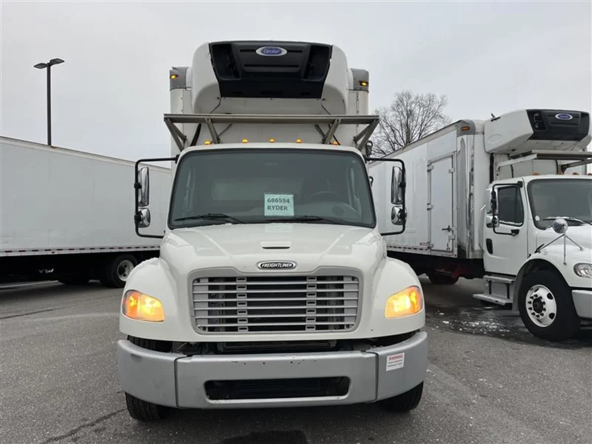 2018 Freightliner M2 106 - image 2