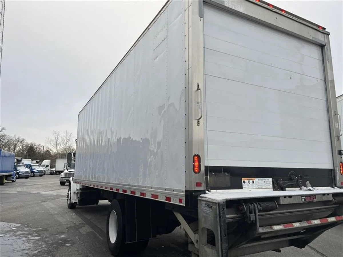 2018 Freightliner M2 106 - image 6