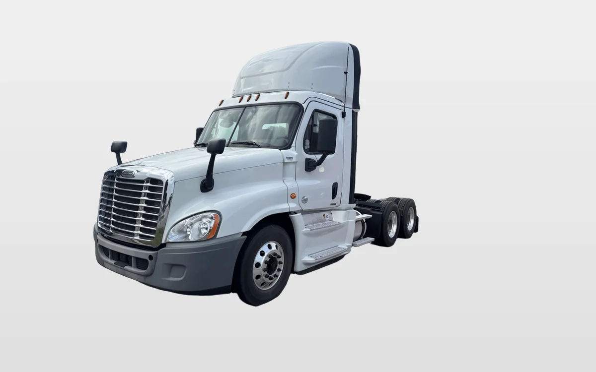 2017 Freightliner Cascadia - image 1