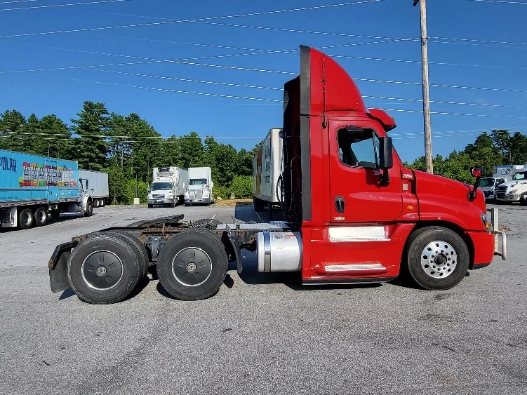 2019 Freightliner Cascadia in Londonderry, NH — photo 8