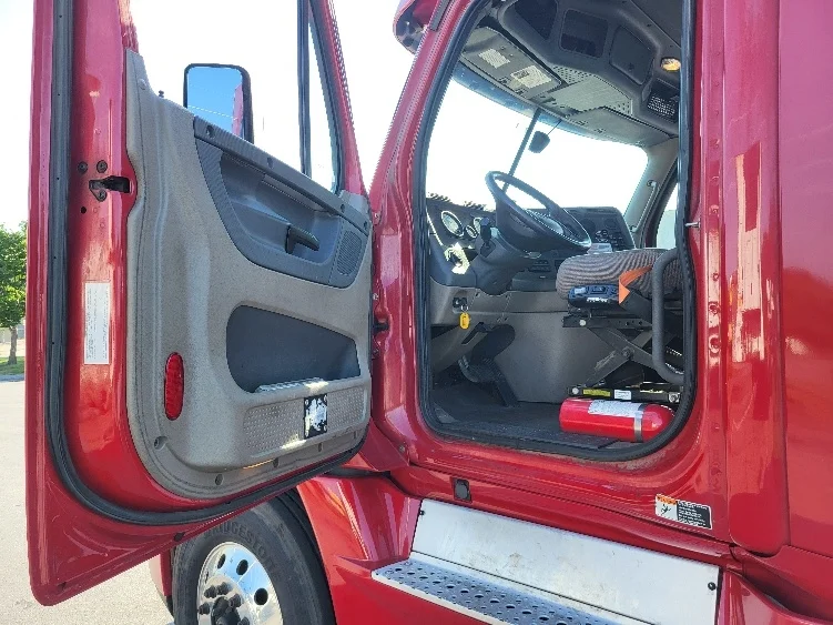 2019 Freightliner Cascadia in Londonderry, NH — photo 9