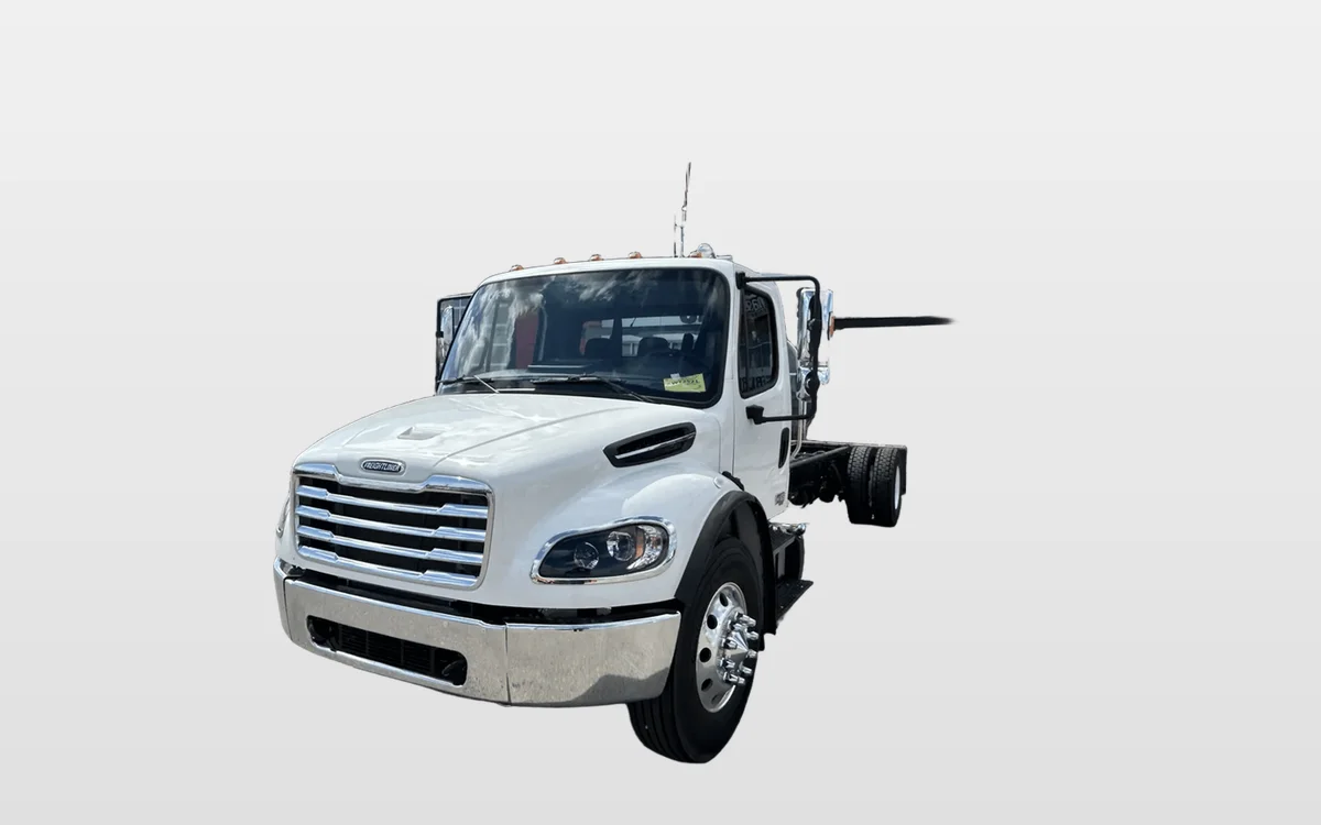 2026 Freightliner M2 106 - image 1