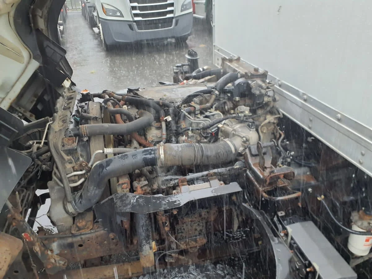 2018 Isuzu NPR - image 9