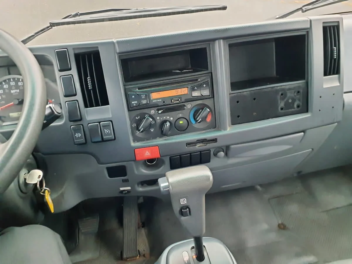 2018 Isuzu NPR - image 7