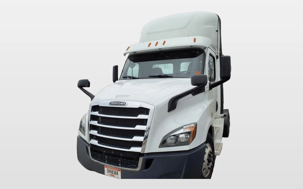 2020 Freightliner Cascadia - image 1