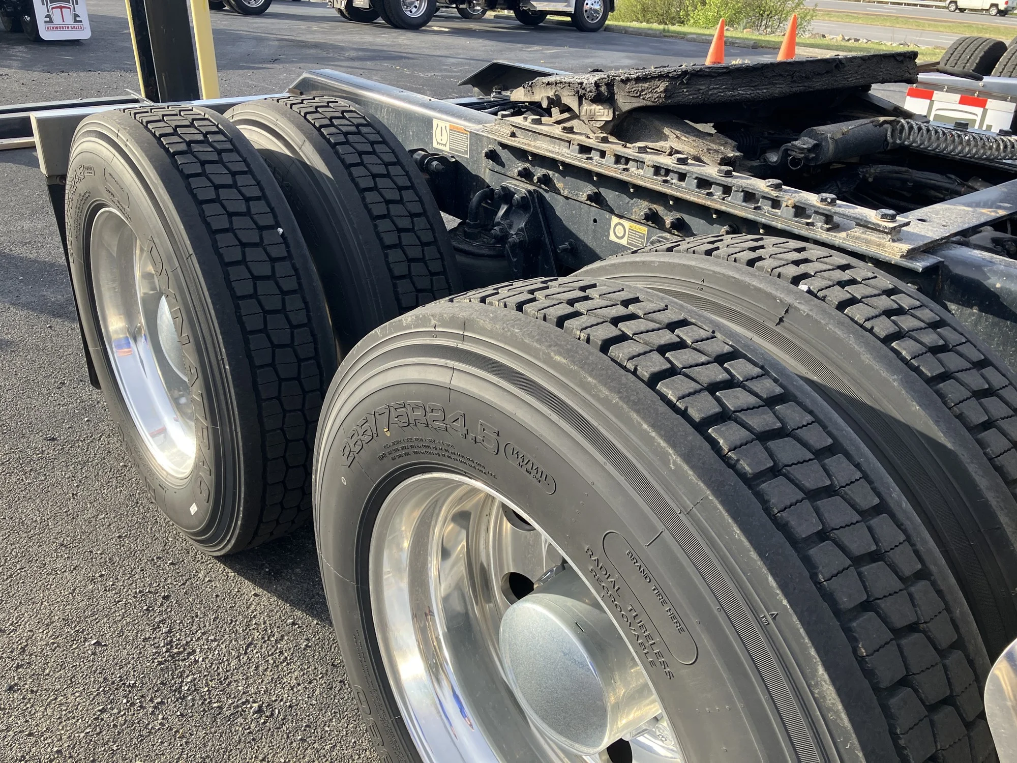 2023 Kenworth W990 - image 3