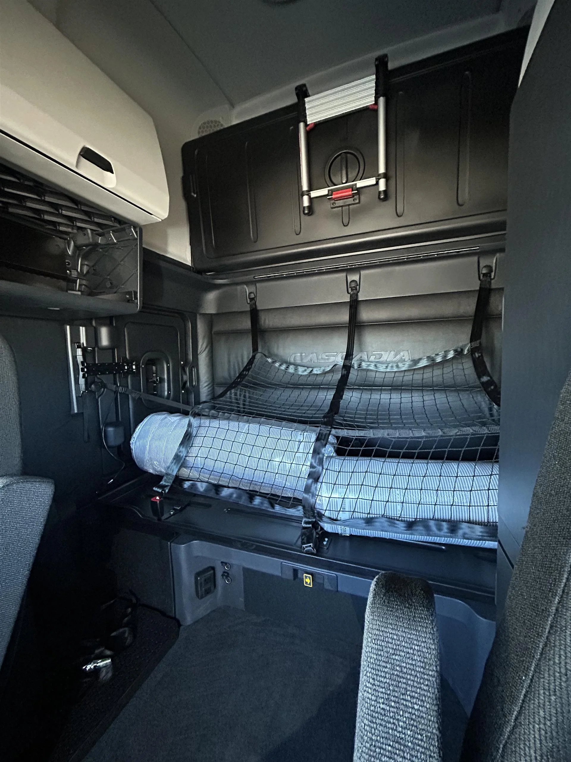 2026 Freightliner Cascadia in Sioux Falls, SD — photo 9