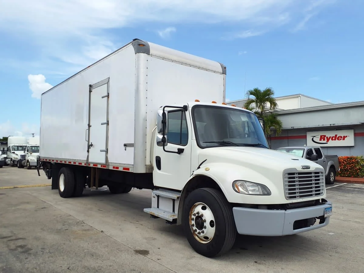 2019 Freightliner M2 106 in Miami, FL — photo 3