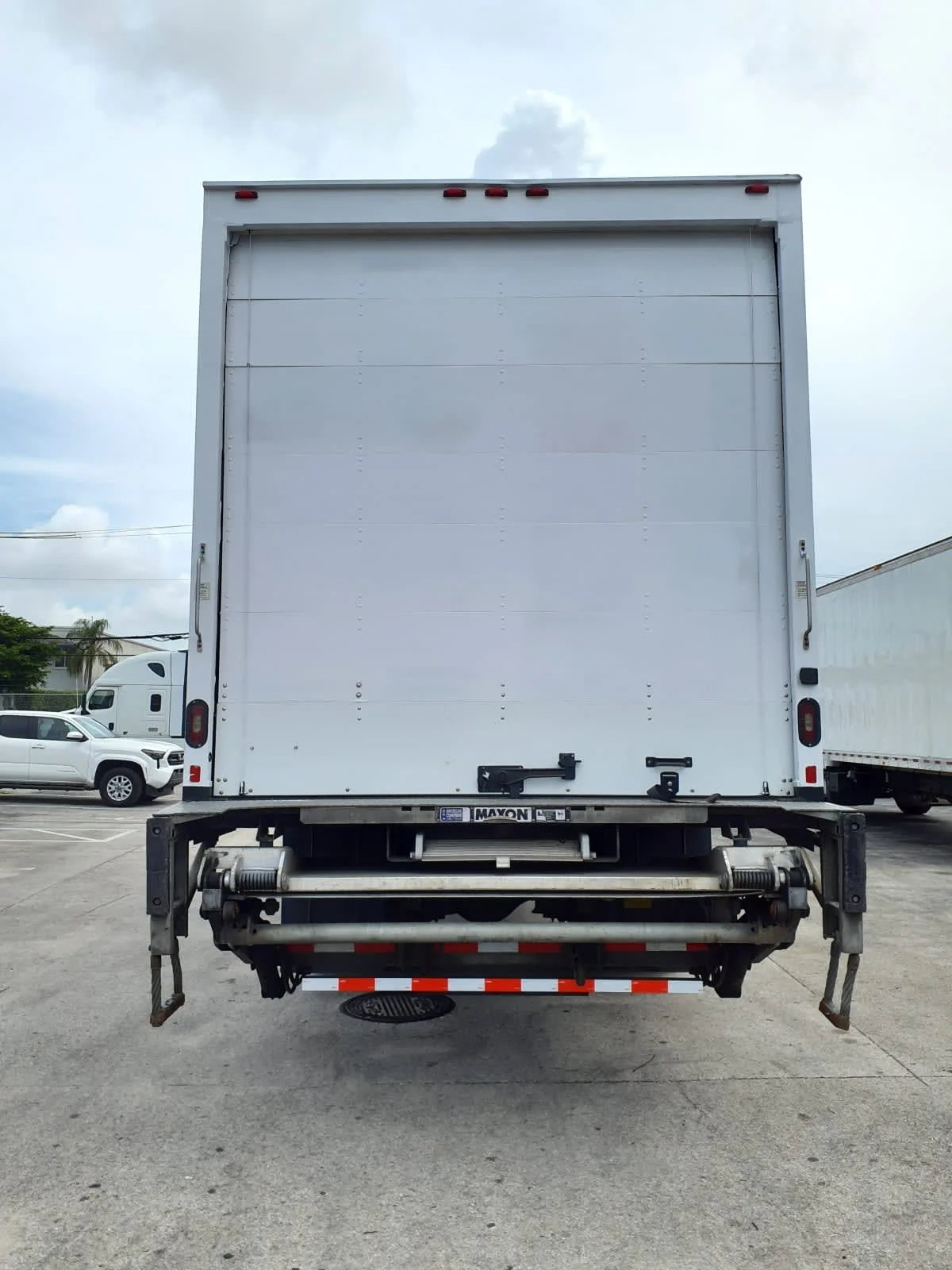 2019 Freightliner M2 106 in Miami, FL — photo 5