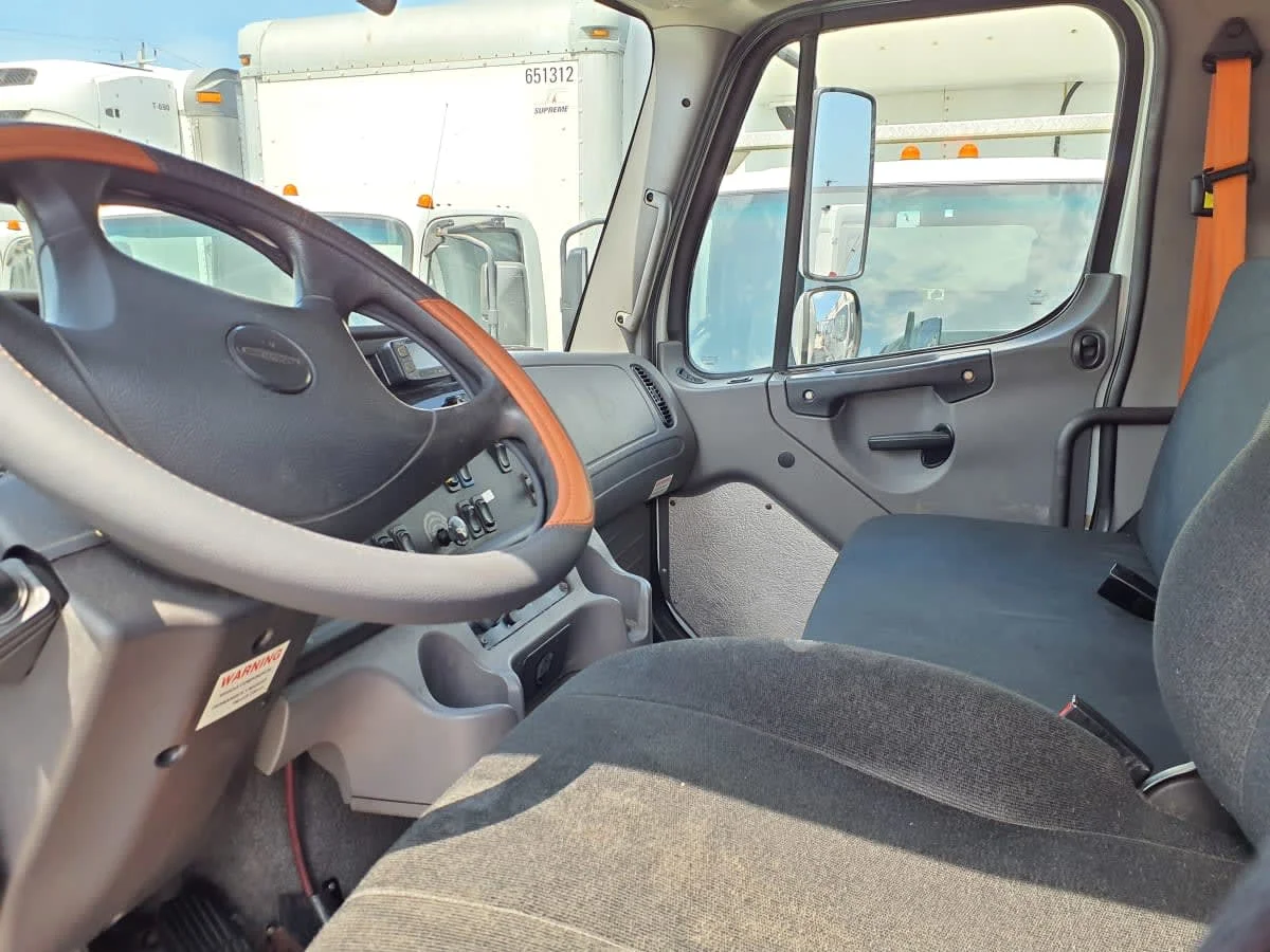 2019 Freightliner M2 106 in Miami, FL — photo 7