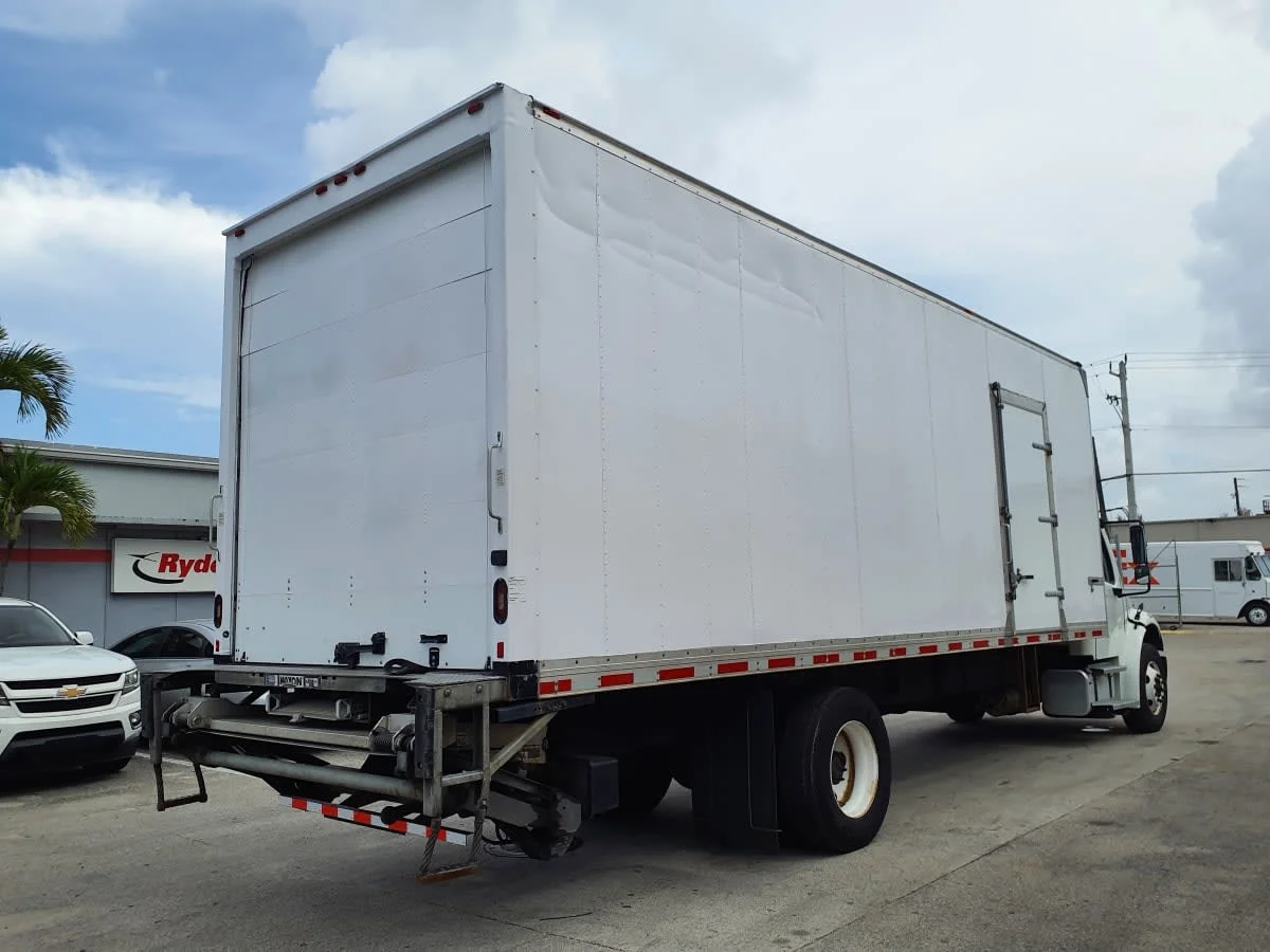 2019 Freightliner M2 106 in Miami, FL — photo 4