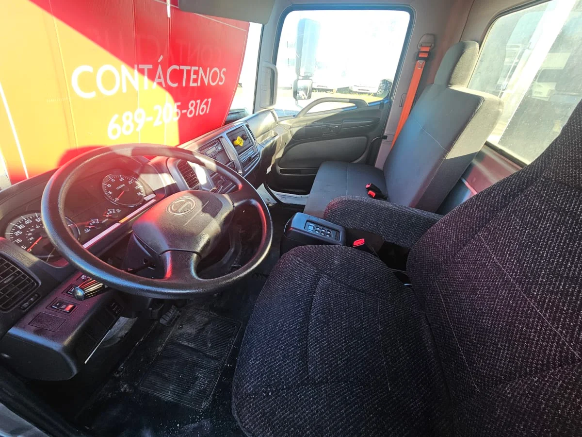 2016 Hino 338 - image 7