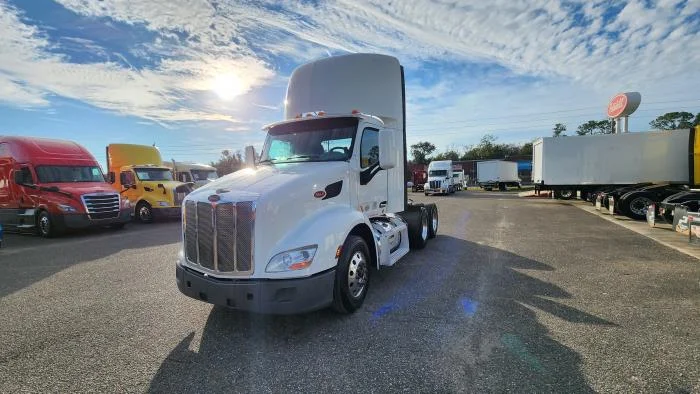 2020 Peterbilt 579 - image 2