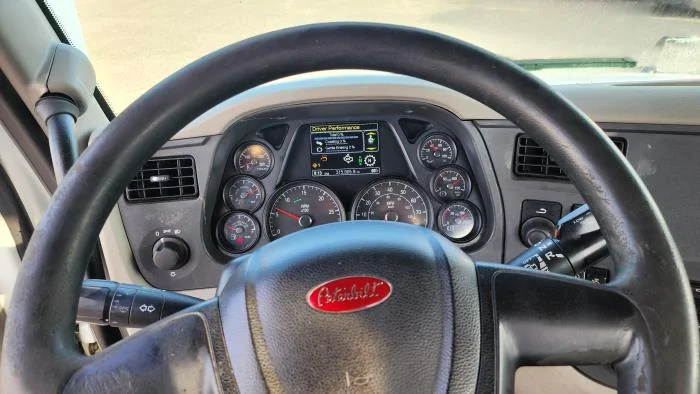 2020 Peterbilt 579 - image 15