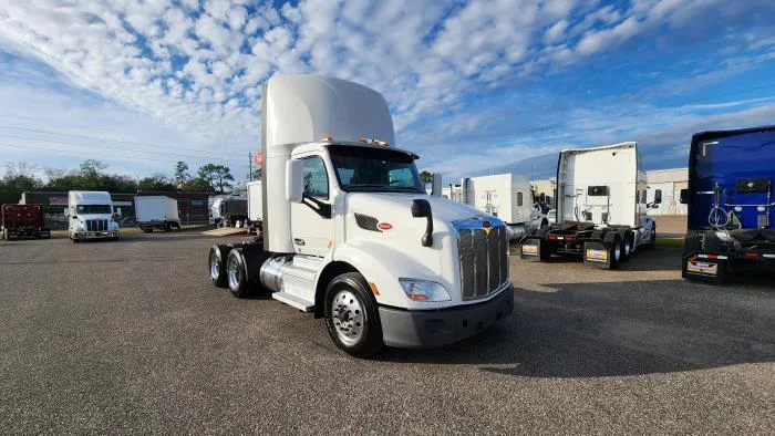 2020 Peterbilt 579 - image 8