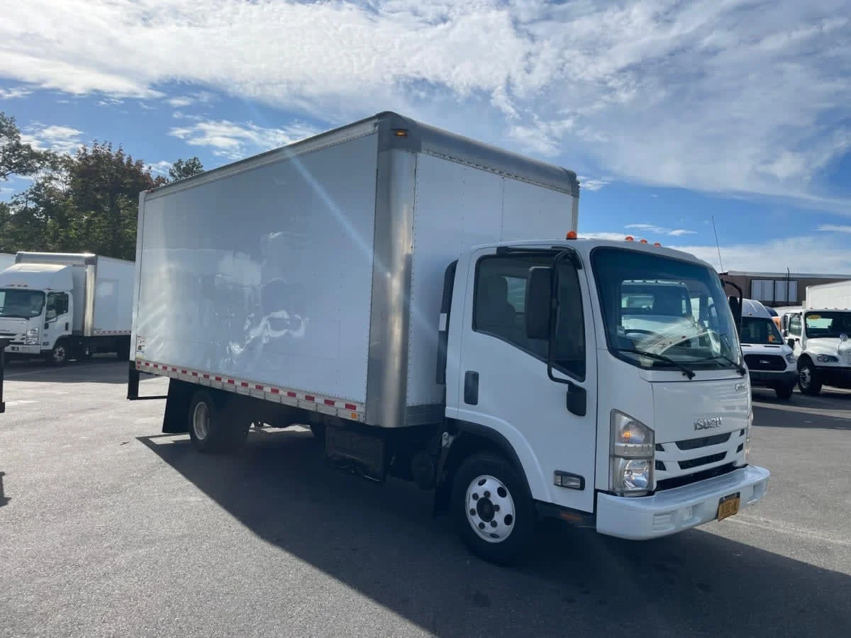 2018 Isuzu NPR - image 3