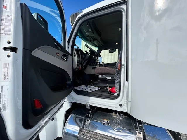 2025 Peterbilt 567 - image 9