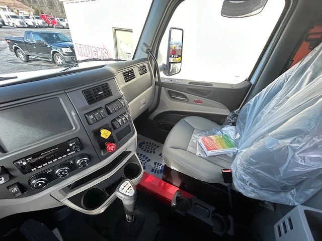 2025 Peterbilt 567 - image 14