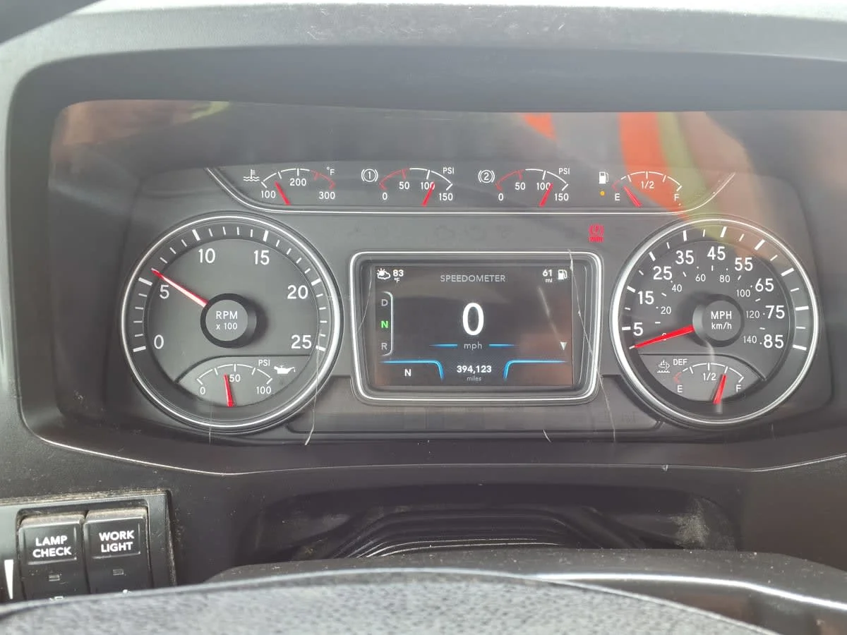 2019 International LT in Cleveland, OH — photo 11