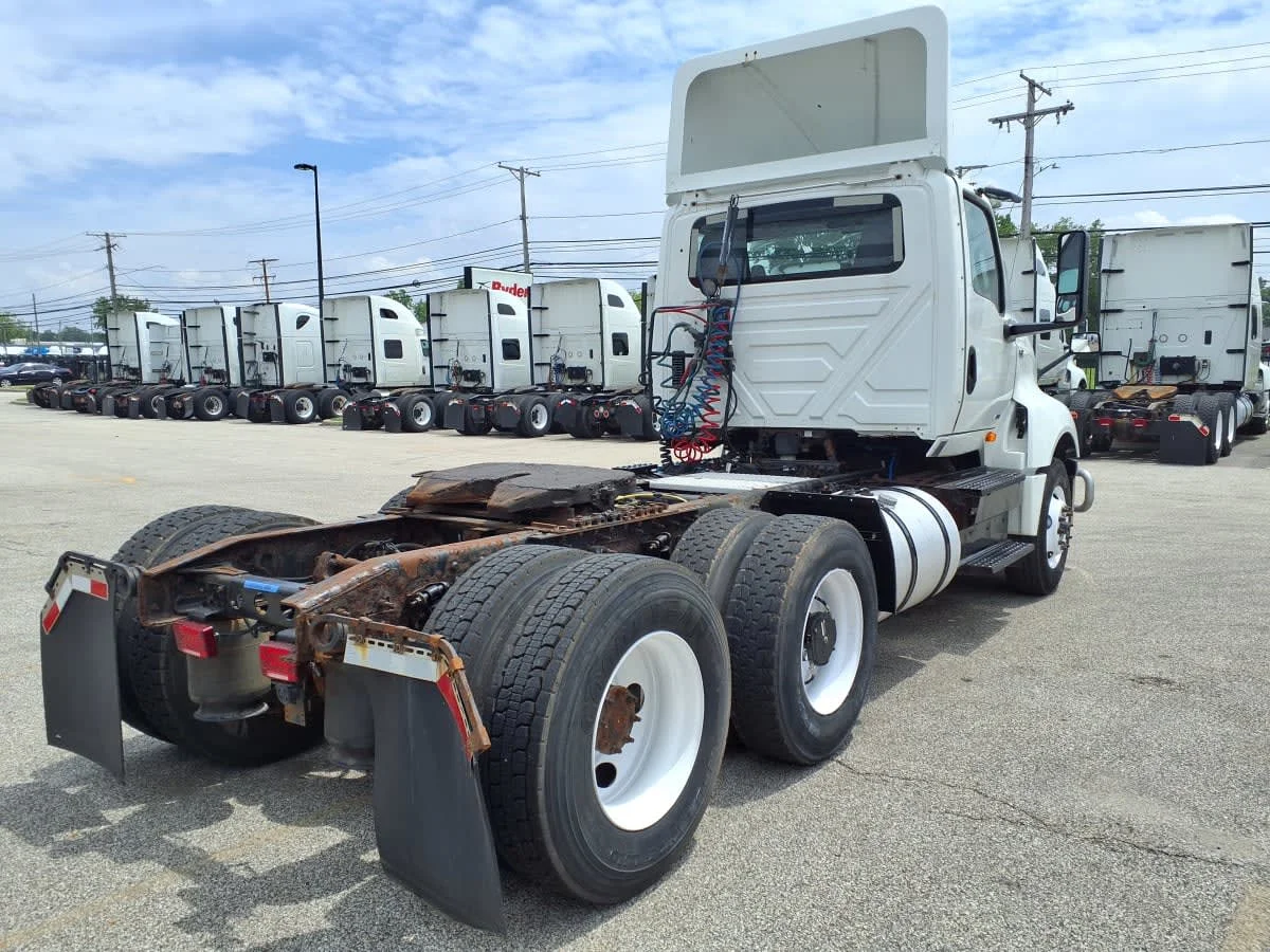 2019 International LT in Cleveland, OH — photo 4
