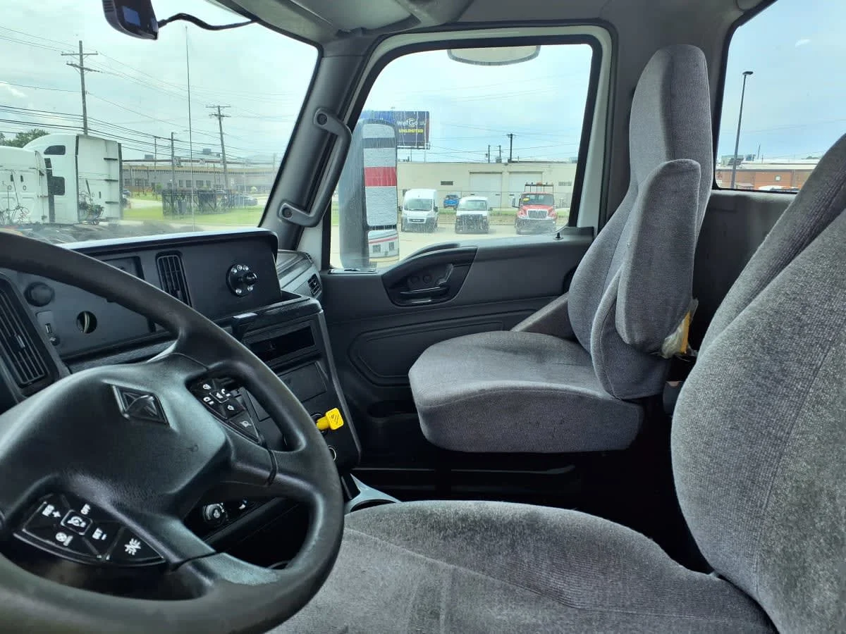 2019 International LT in Cleveland, OH — photo 7