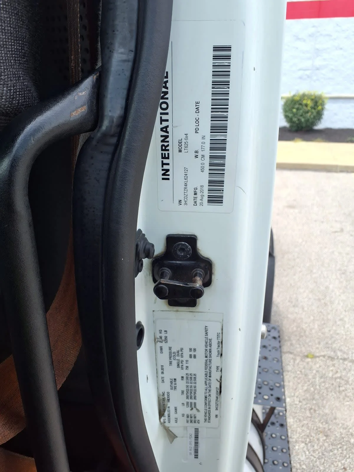 2019 International LT in Cleveland, OH — photo 9