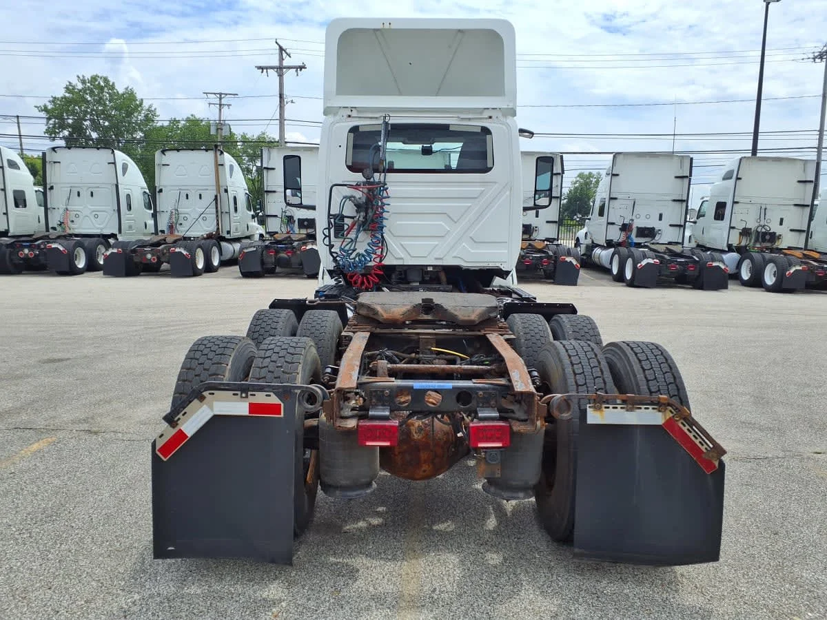 2019 International LT in Cleveland, OH — photo 5