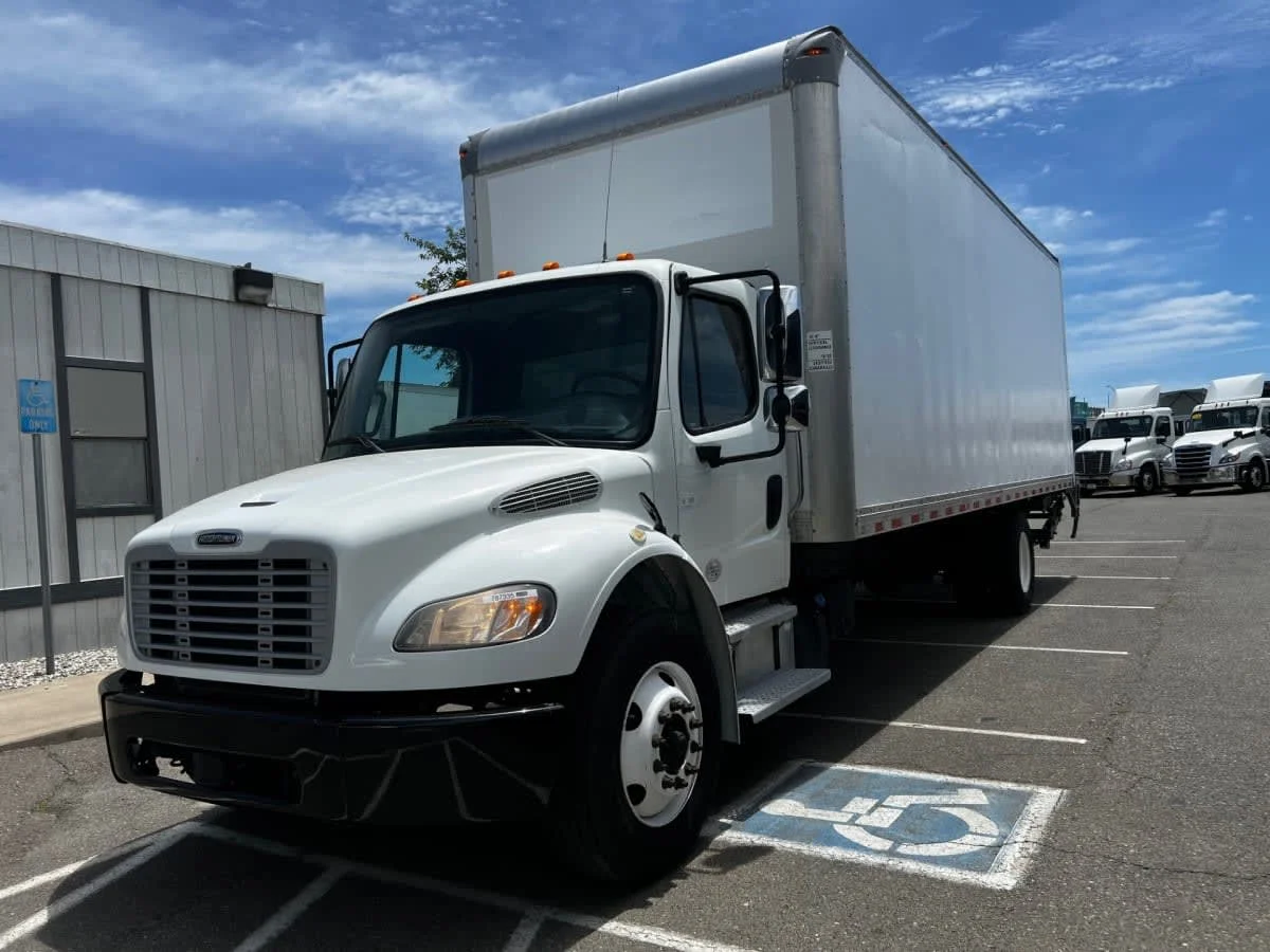 2018 Freightliner M2 106