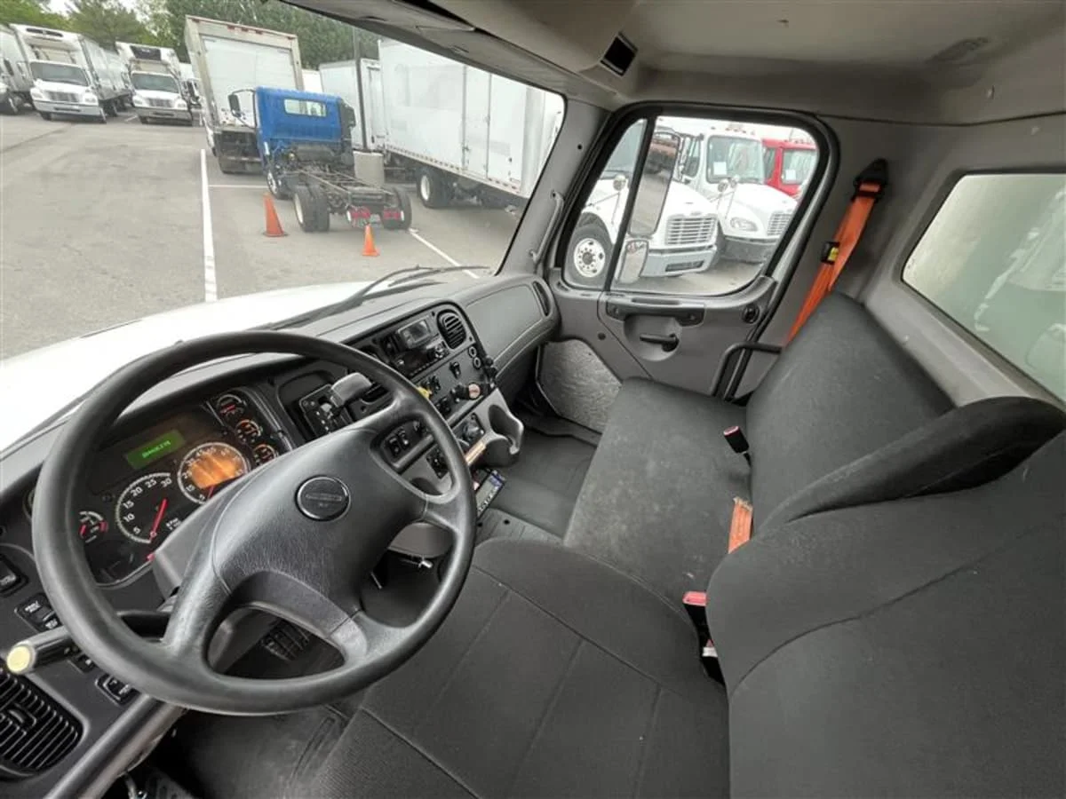 2019 Freightliner M2 106 in Beltsville, MD — photo 8