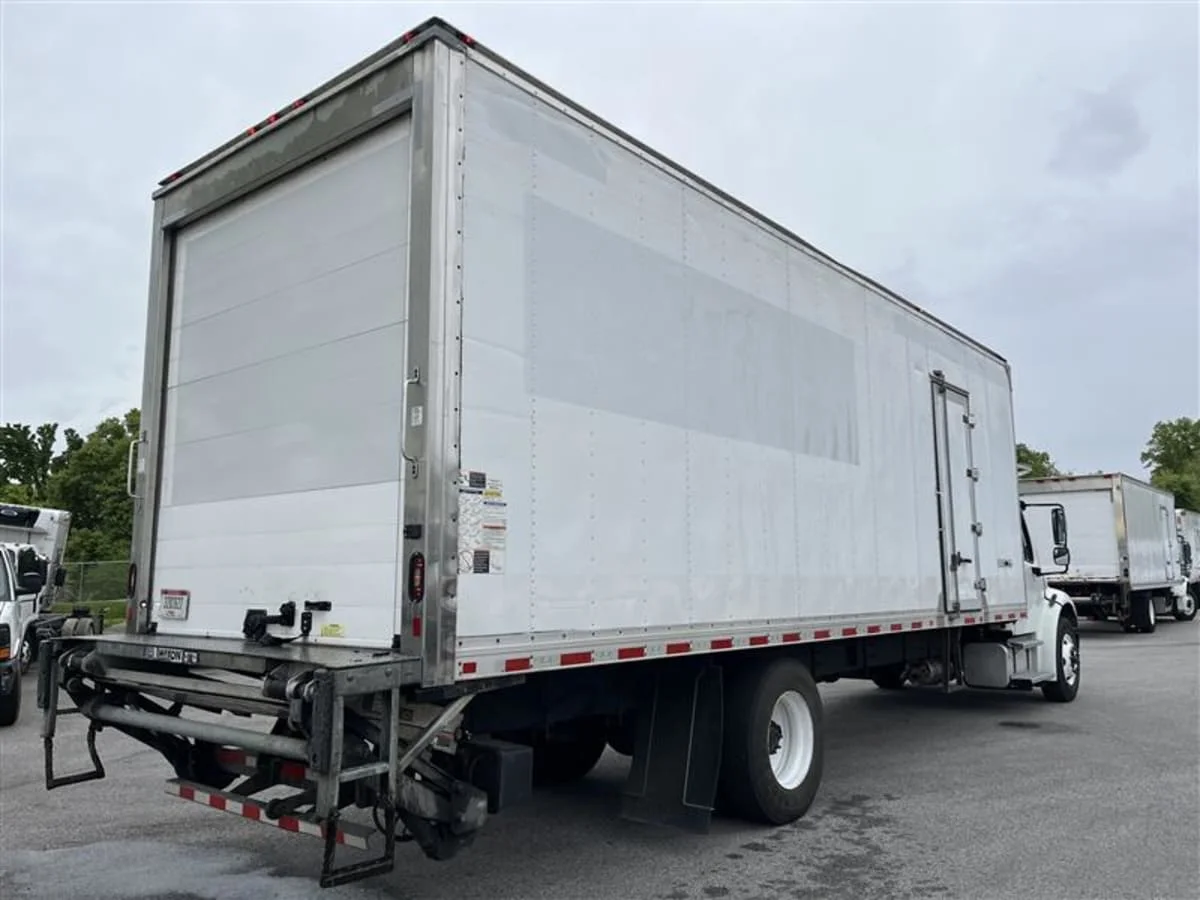 2019 Freightliner M2 106 in Beltsville, MD — photo 4