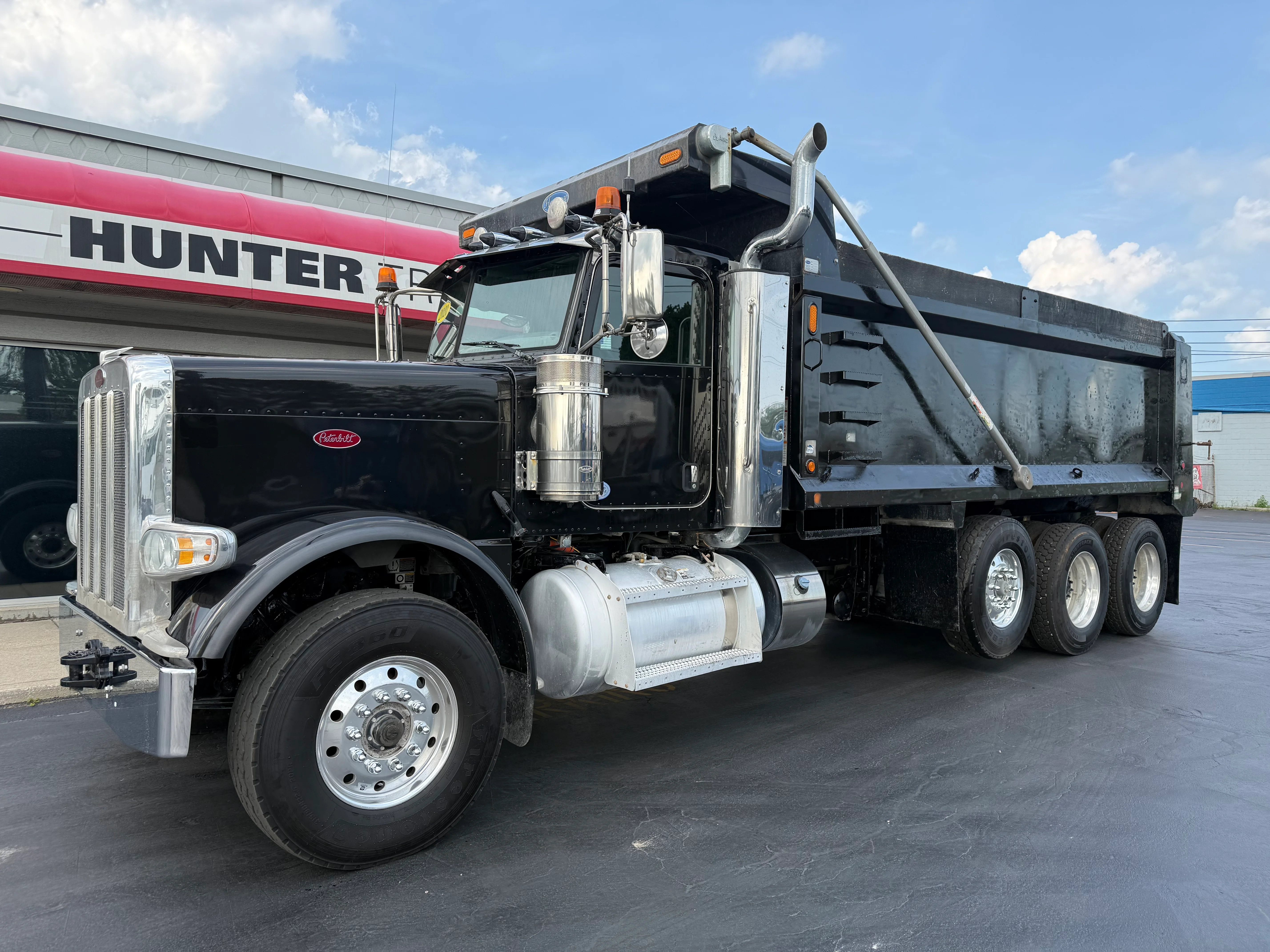 2020 Peterbilt 389 in Buffalo, NY — photo 2