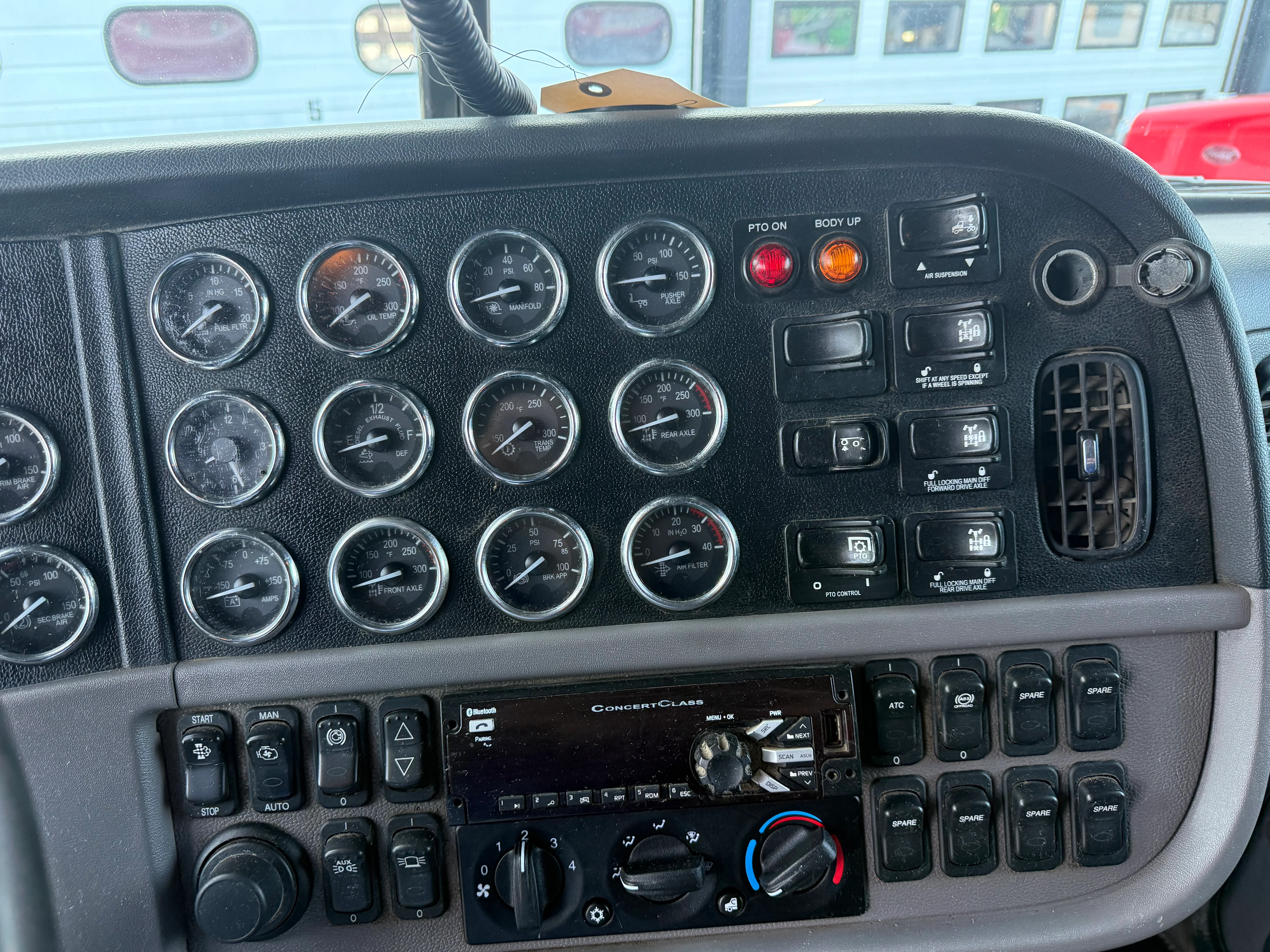 2020 Peterbilt 389 in Buffalo, NY — photo 12