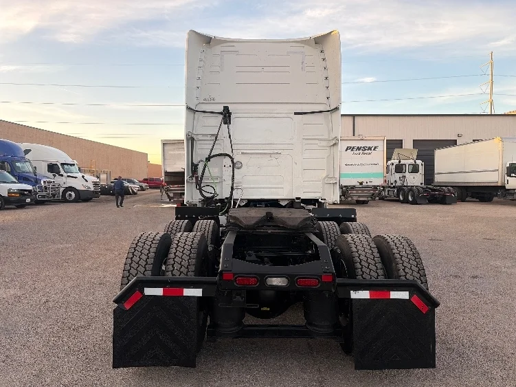 2023 Volvo VNL 760 - image 6