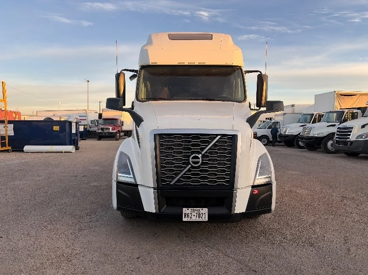 2023 Volvo VNL 760 - image 2
