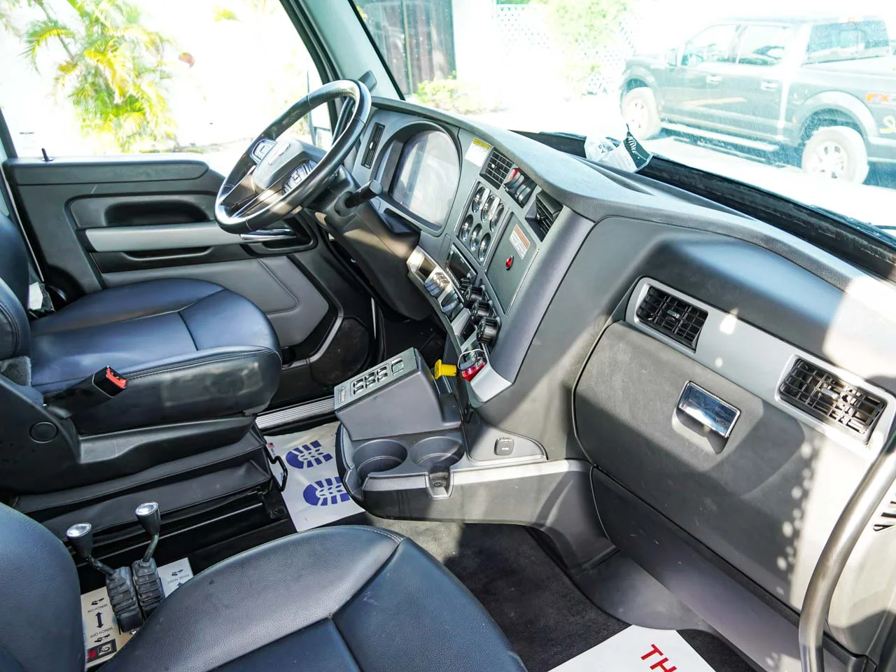 2023 Kenworth T880 — photo 6