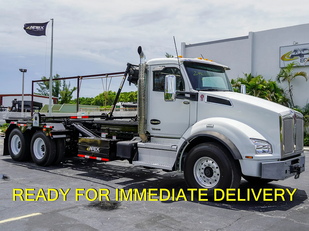 2023 Kenworth T880
