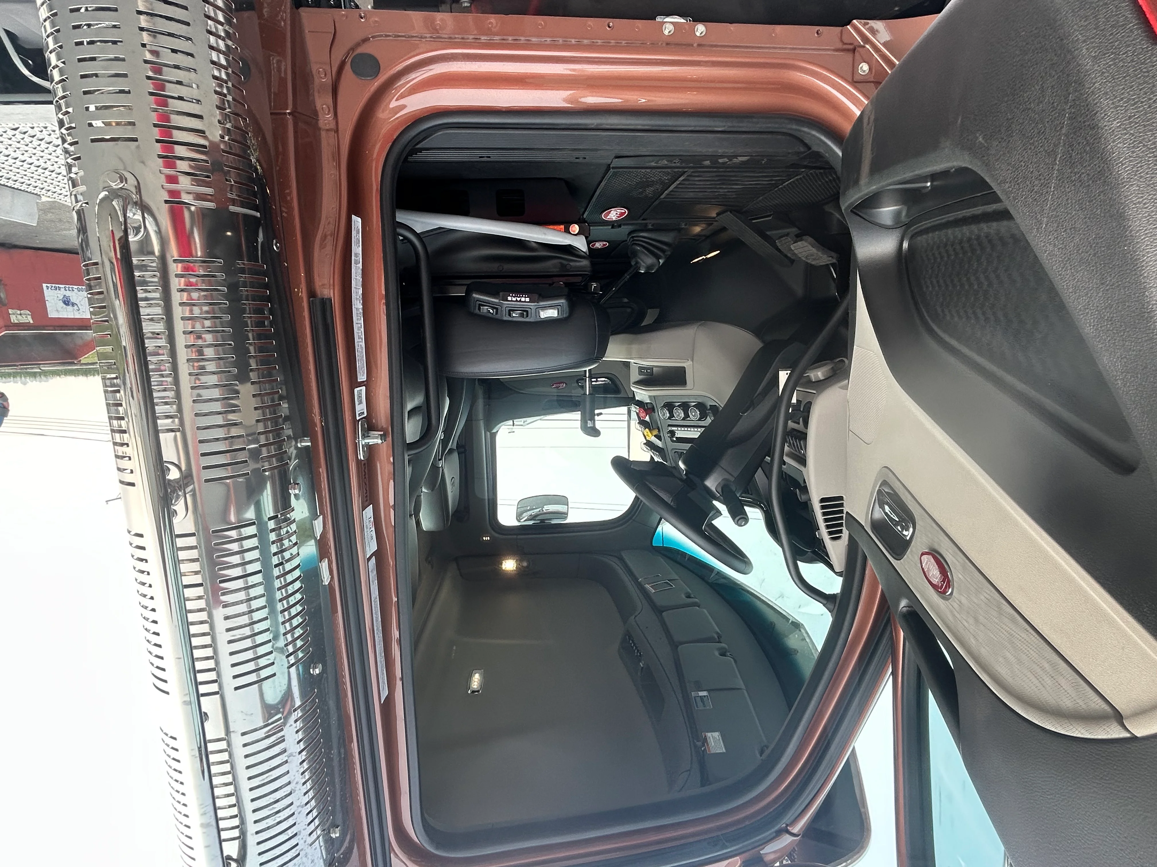 2027 Peterbilt 589 in Allentown, PA — photo 10