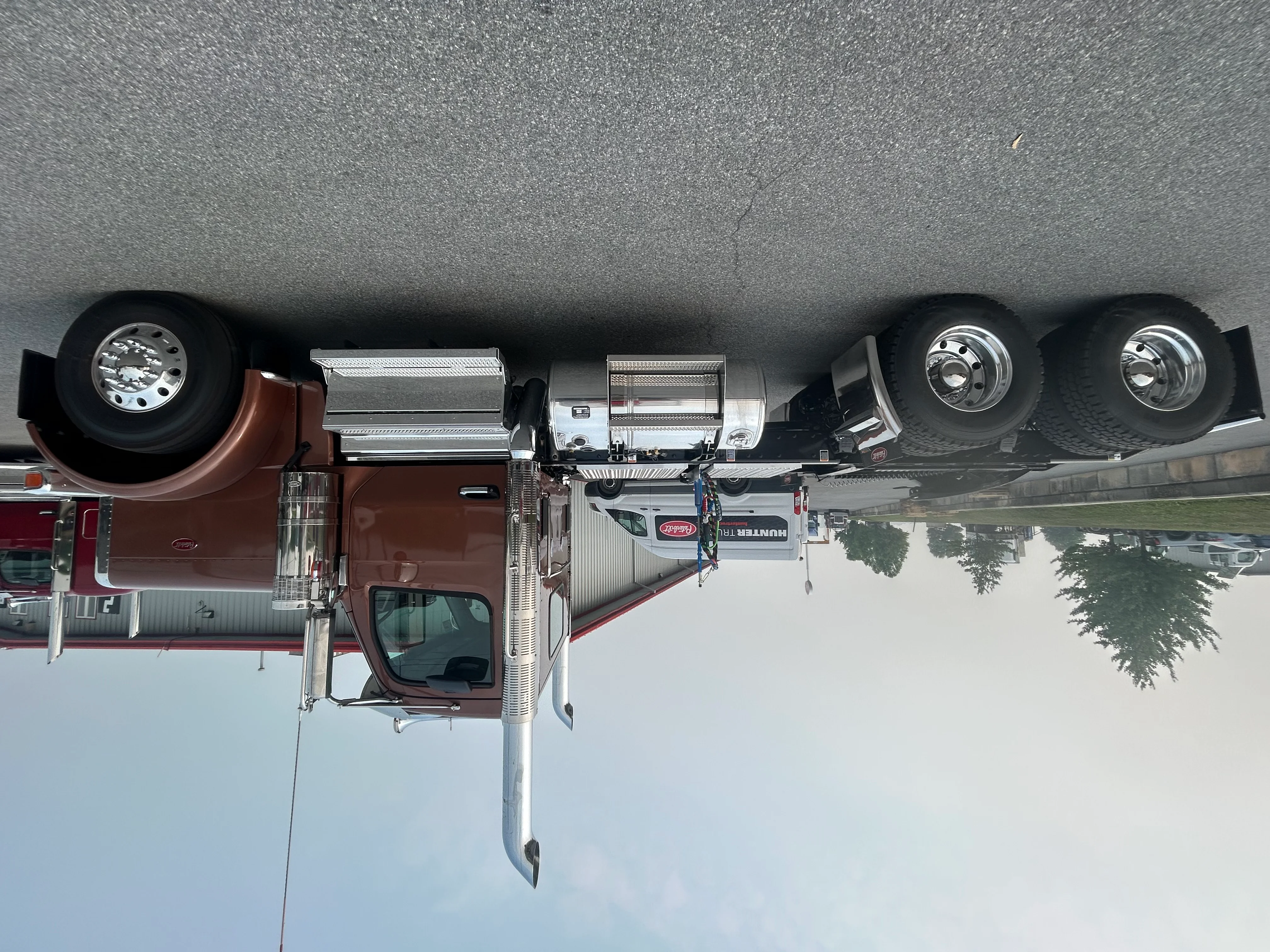 2027 Peterbilt 589 in Allentown, PA — photo 4