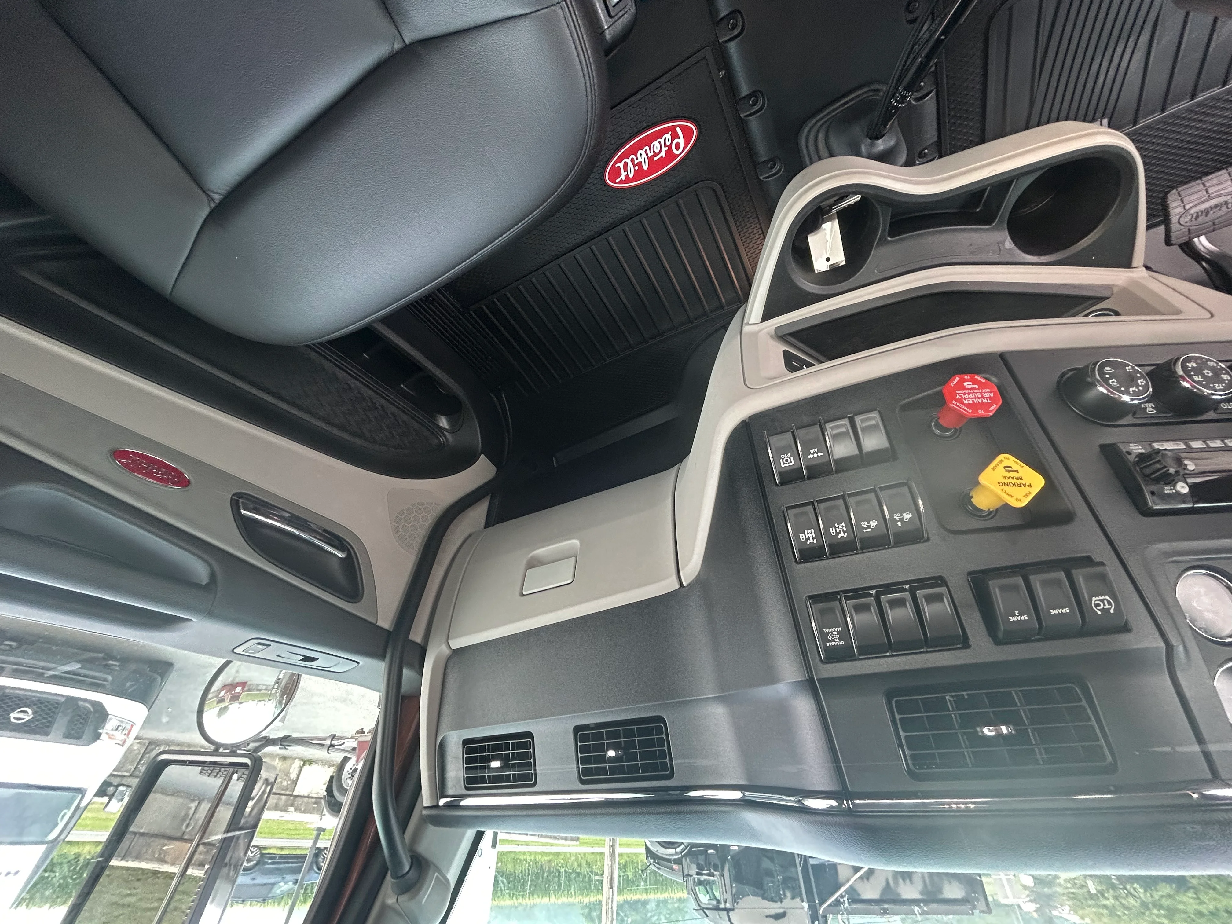 2027 Peterbilt 589 in Allentown, PA — photo 13