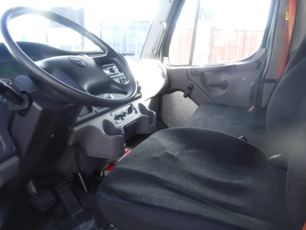 2016 Freightliner M2 106 - image 11