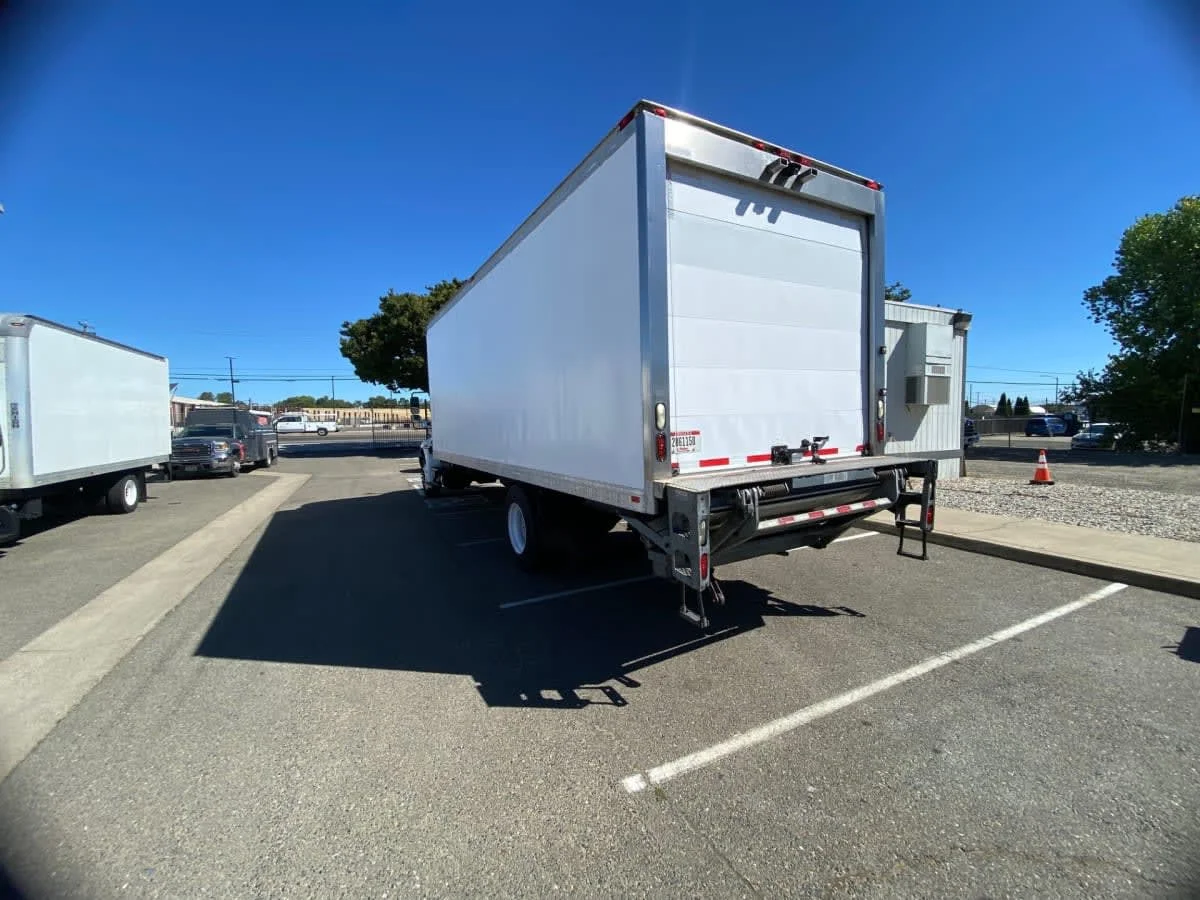 2019 International 4300 in West Sacramento, CA — photo 6