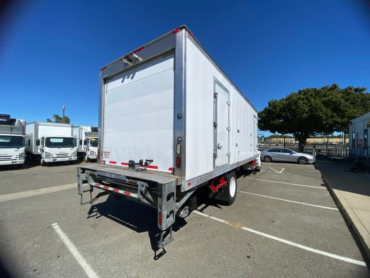 2019 International 4300 in West Sacramento, CA — photo 4
