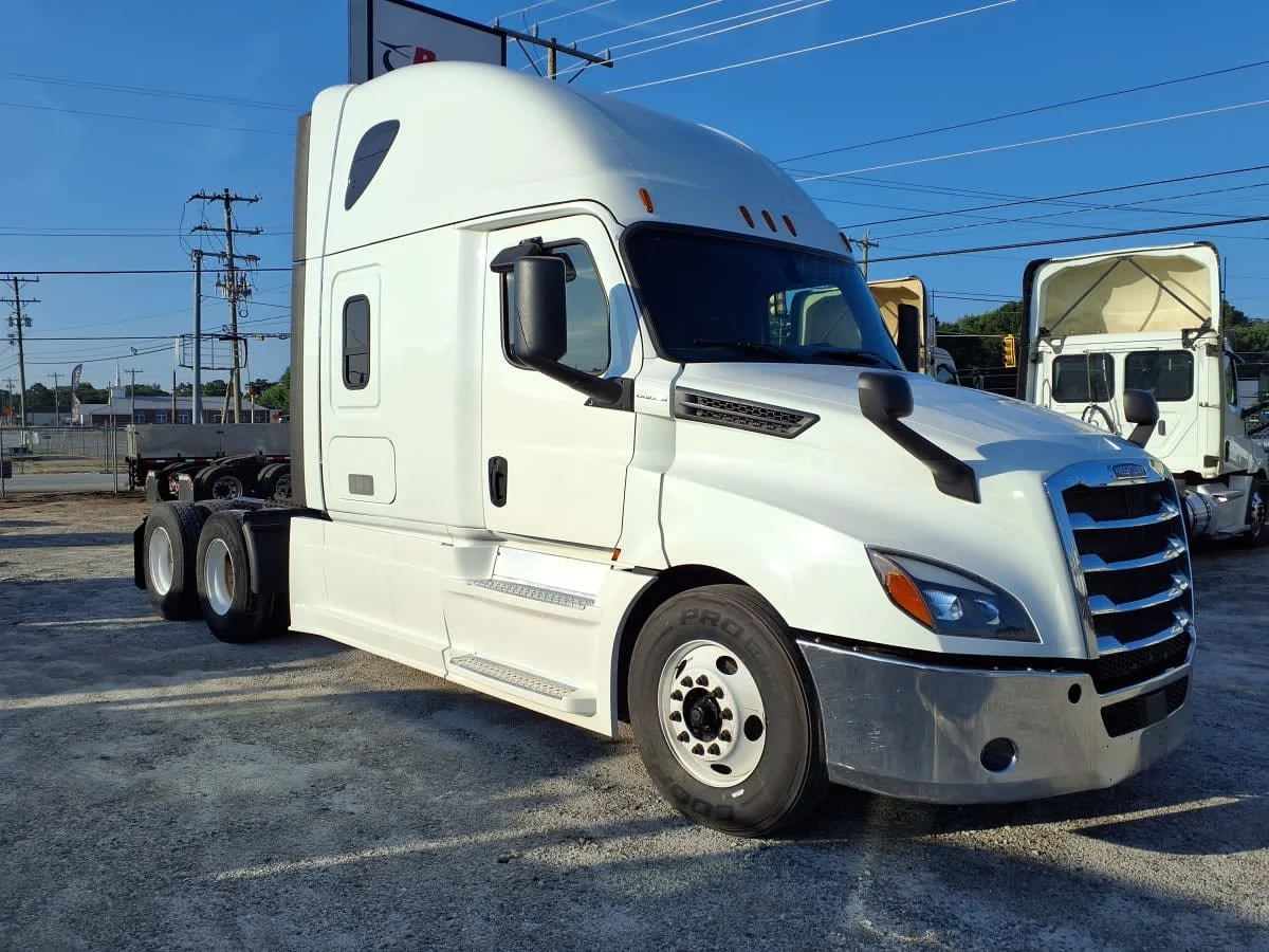 2020 Freightliner Cascadia in Greenville, SC — photo 3