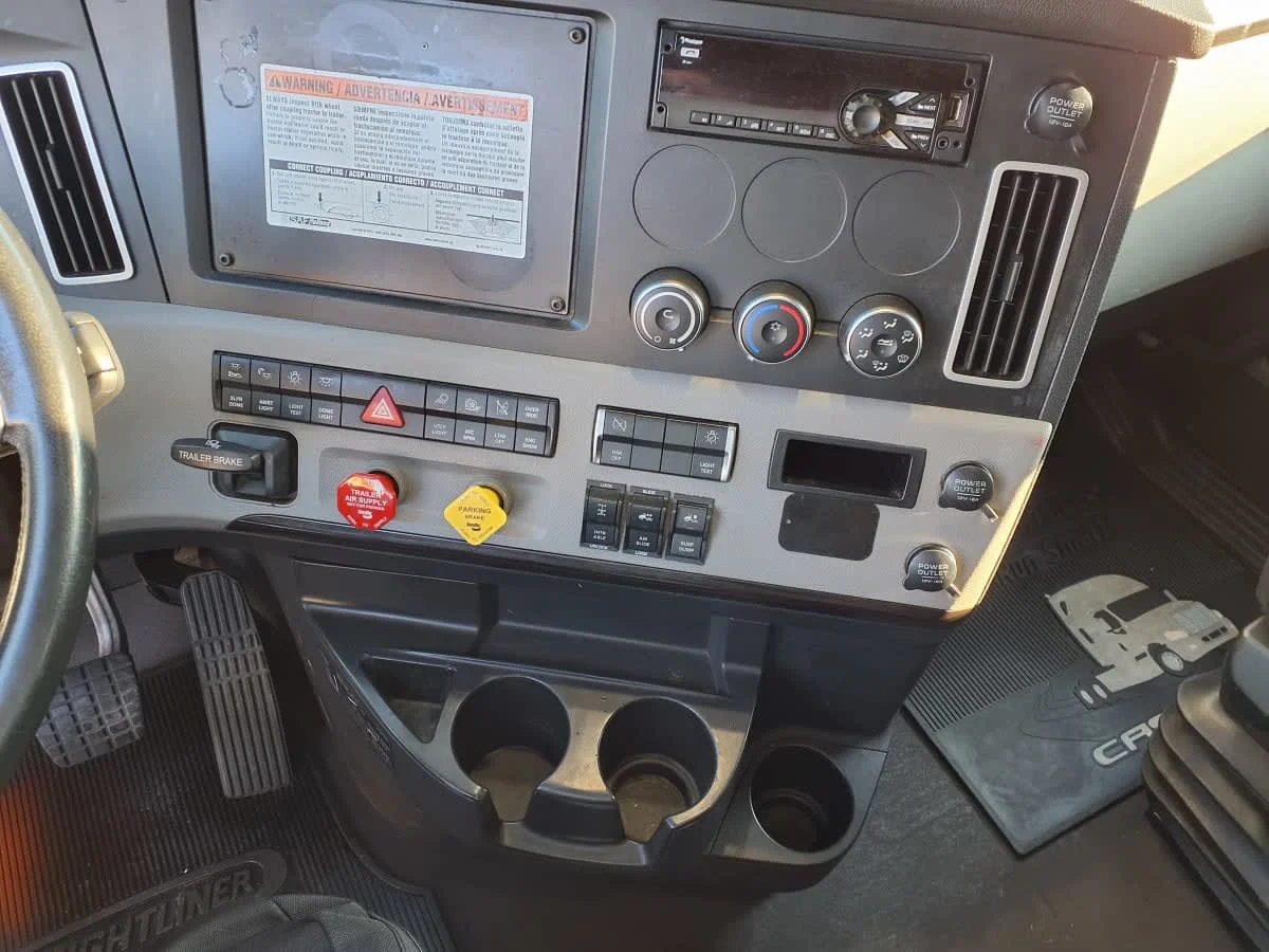 2020 Freightliner Cascadia in Greenville, SC — photo 13