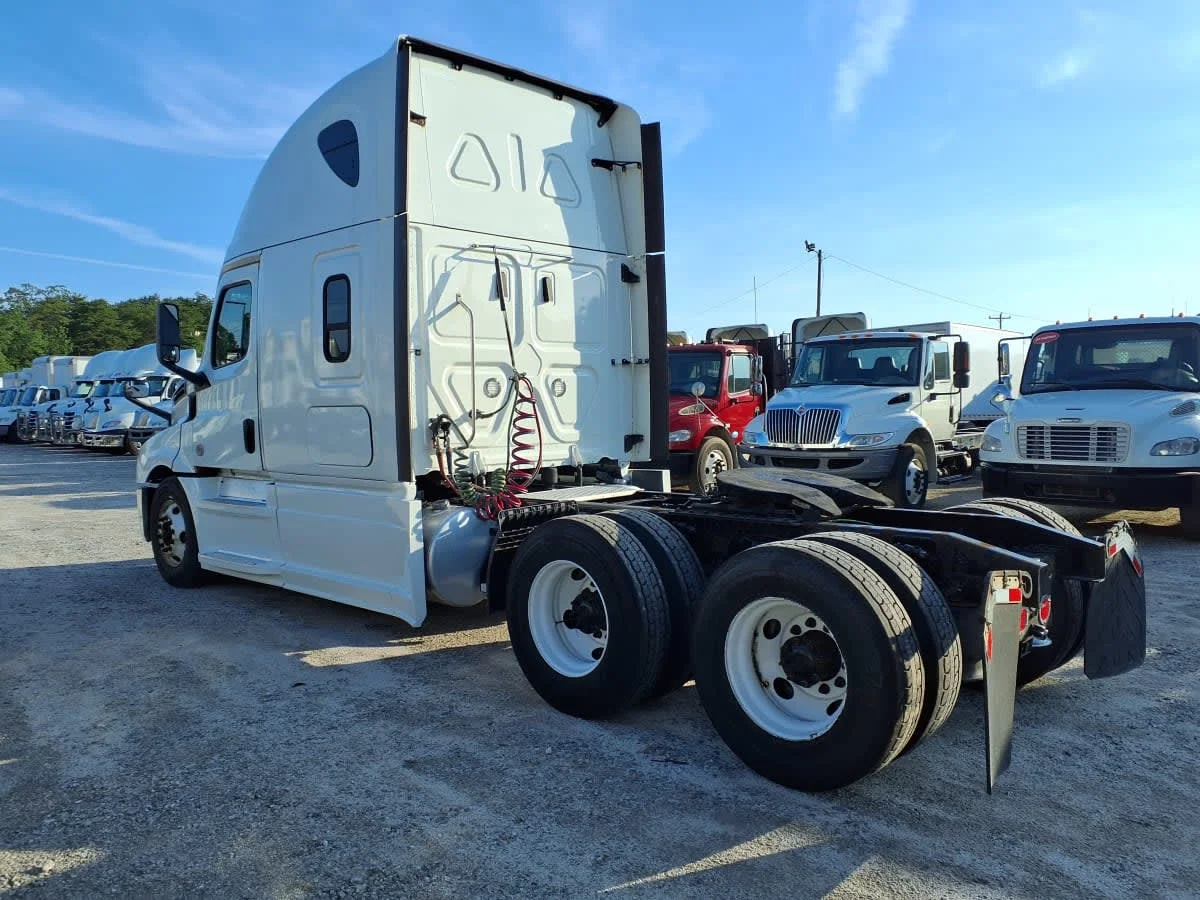 2020 Freightliner Cascadia in Greenville, SC — photo 6