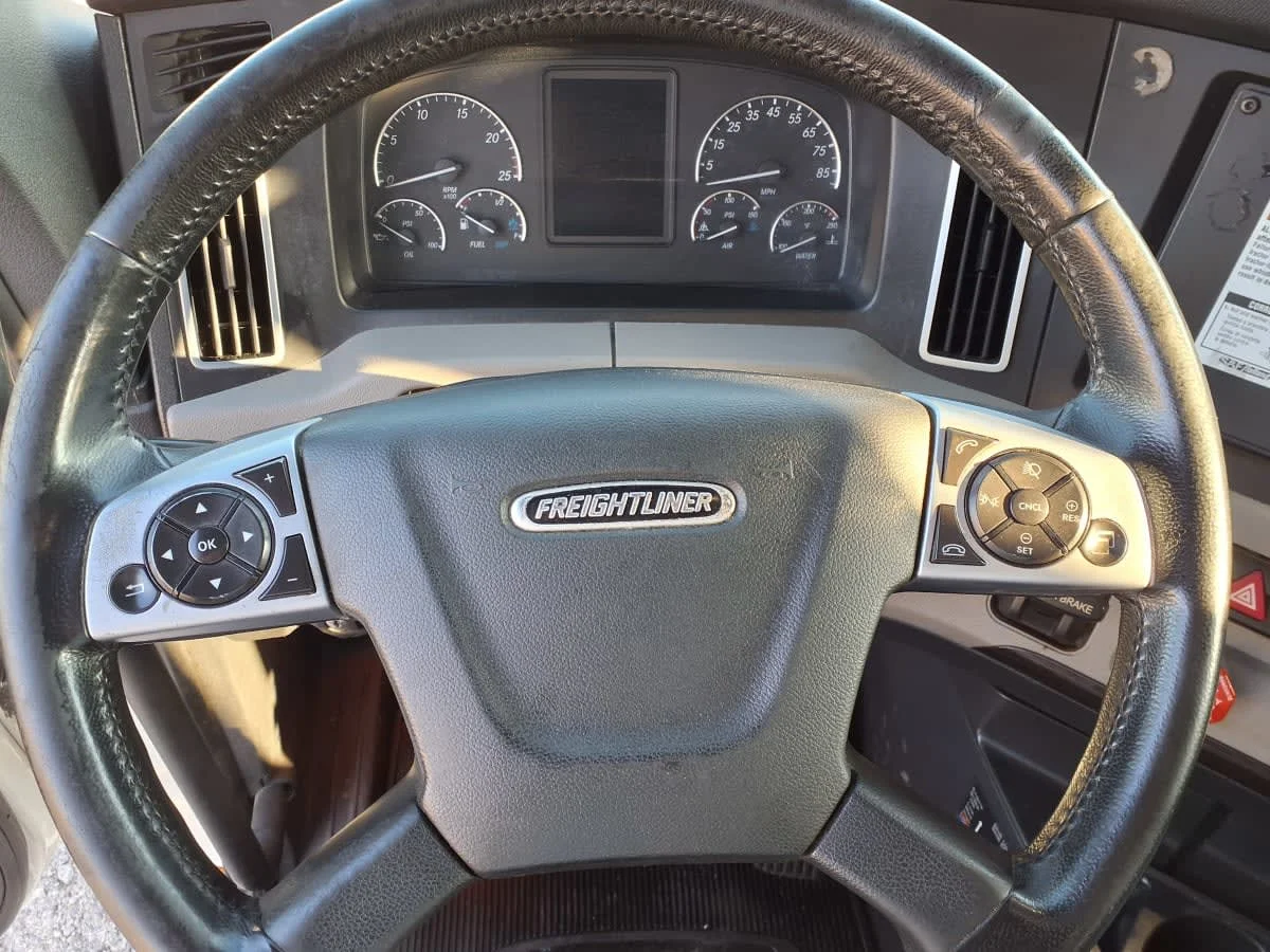2020 Freightliner Cascadia in Greenville, SC — photo 12
