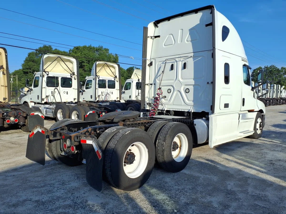 2020 Freightliner Cascadia in Greenville, SC — photo 4