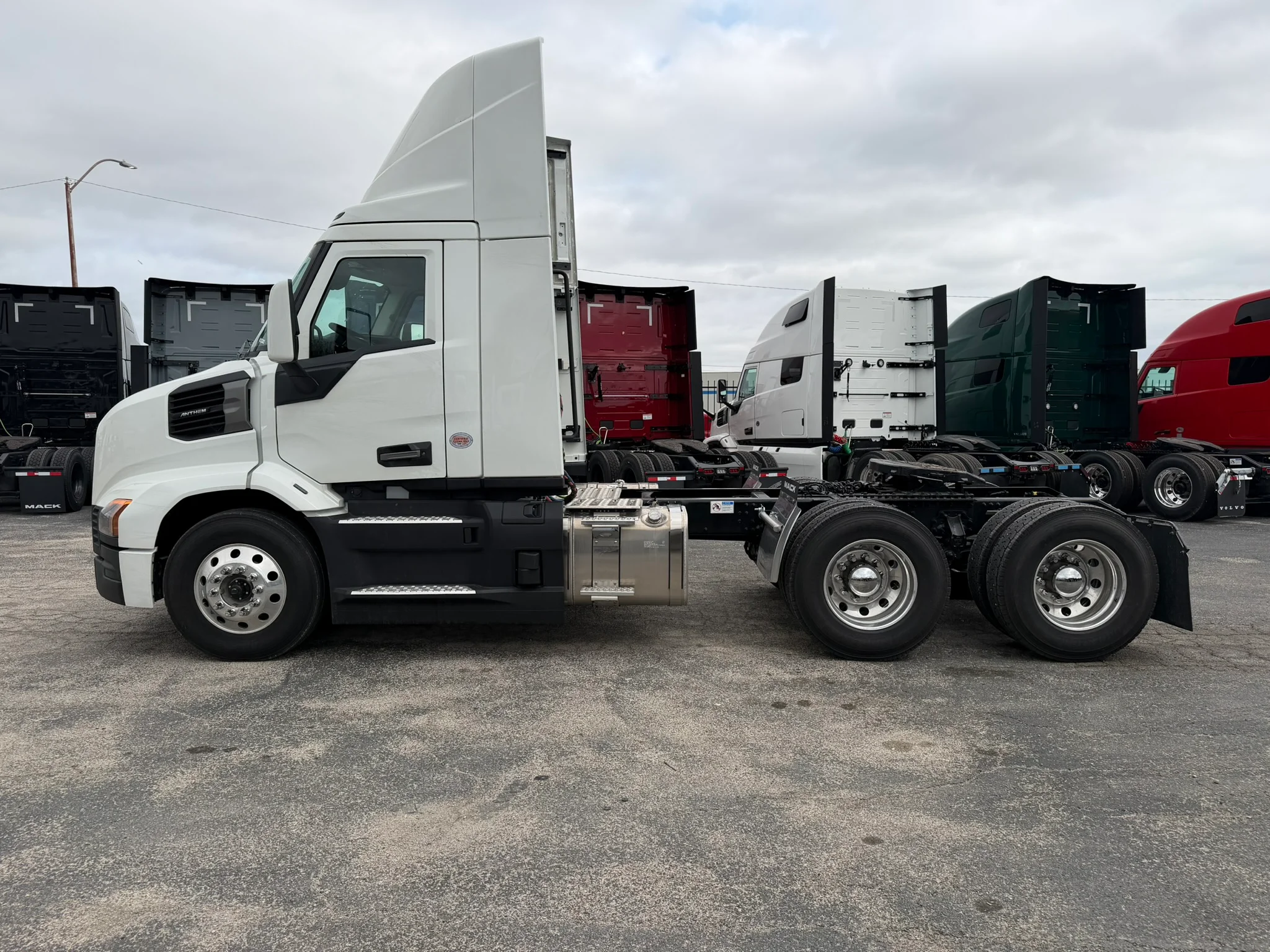2027 Mack Anthem in Fort Worth, TX — photo 8