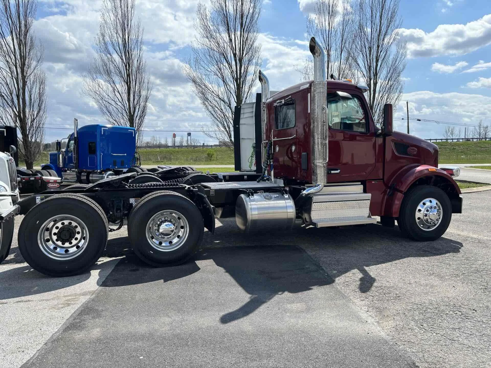 2027 Peterbilt 567 in Zanesville, OH — photo 6